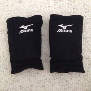 Mizuno black volleyball knee pads