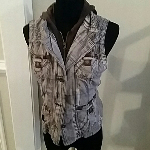 .Maurices size medium hoodie vest
