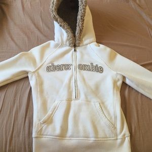 Selling an Abercrombie sweater size XS or kids L