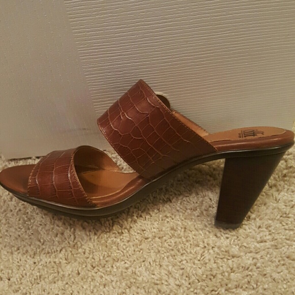 Sandals - Picture 2 of 2