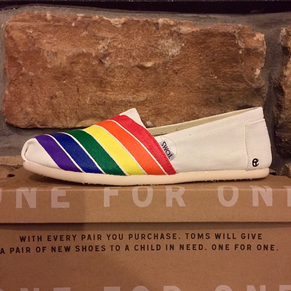 Spectrum hand painted TOMS - Picture 3 of 4