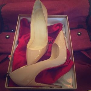 ❤️ Christian Louboutin ❤️
So Kate 120 patent Nude