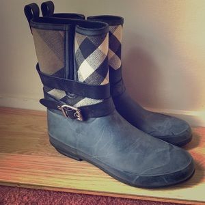 Authentic Burberry Holloway Mid Buckle Rain Boots