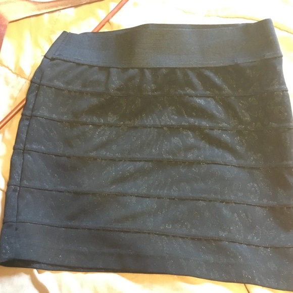Size L, pencil mini skirt by Guess!