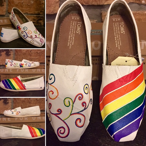 Spectrum & Vines handpainted TOMS - Picture 2 of 2