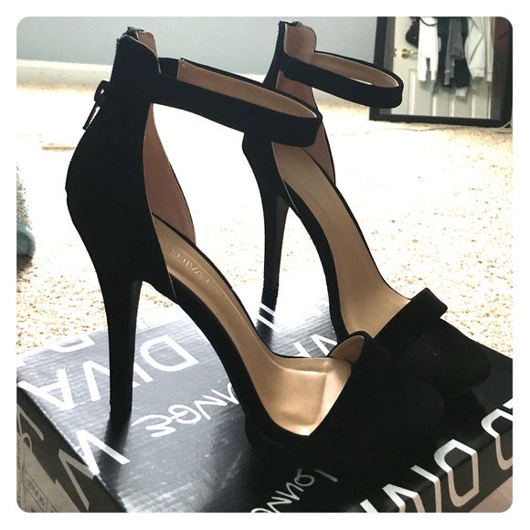 👠 black two strap heels