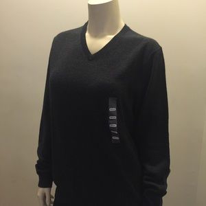 New With Tags Calvin Klein
Mens V-Neck Sweater!!