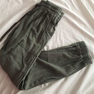 AE Loose green pants