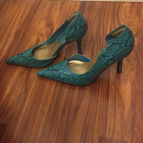 Teal pointed toe heel - Picture 2 of 4