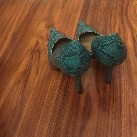 Teal pointed toe heel - Picture 3 of 4