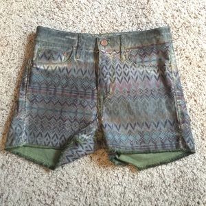 SUMMER SALE 🌷 H&M 🌷 Multicolored Printed Shorts!