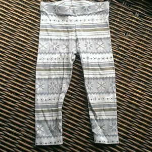 Adorable snowflake leggings