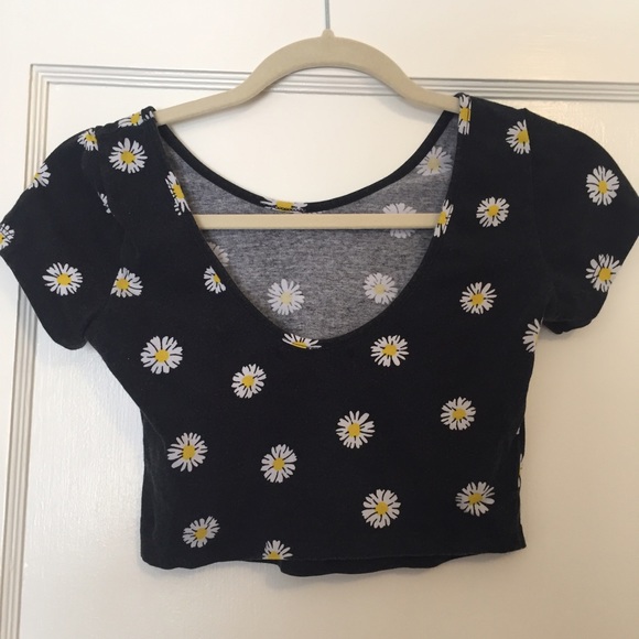 Brandy Melville Crop top - Picture 2 of 2