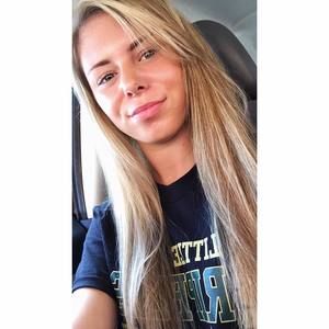 Meet your Posher, Alyssa