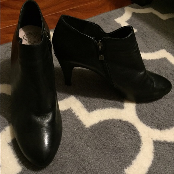 Vince Camuto black boots - Picture 1 of 3