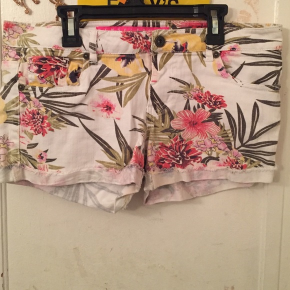 Hawaiian Print White Denim Shorts - Picture 1 of 3