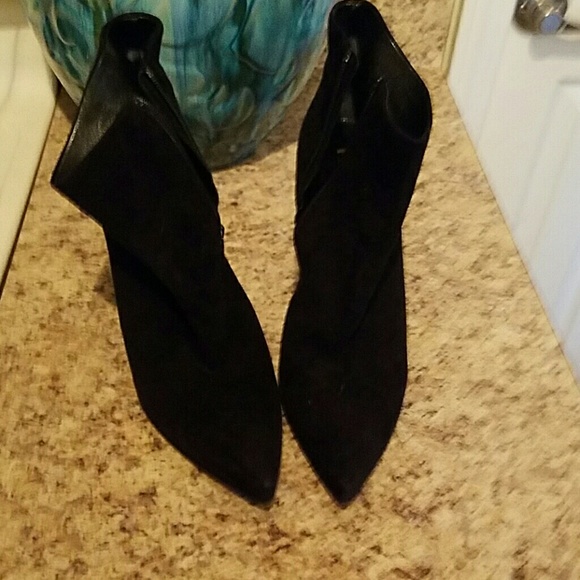 Prada black zip up booties - Picture 4 of 4