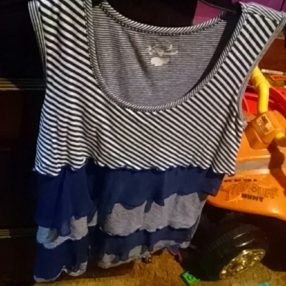 Women's ruffled top