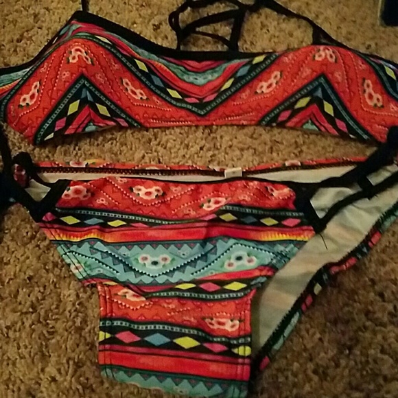 Bikini - Picture 2 of 3