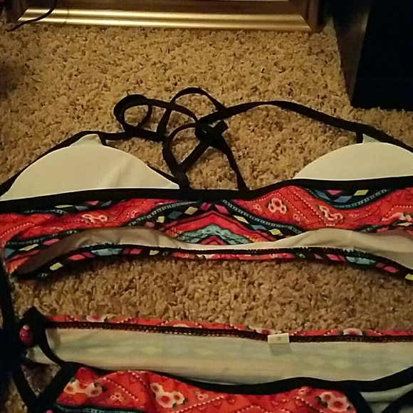 Bikini - Picture 3 of 3