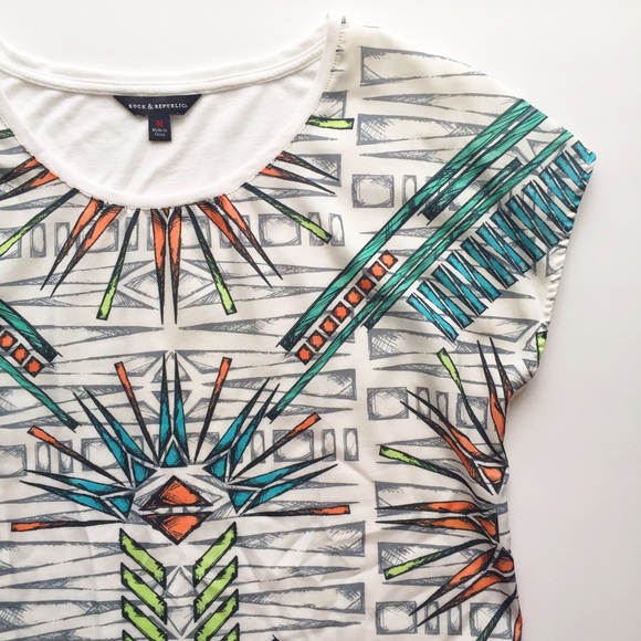 Tops - 👑5/$25✨ Patterned Mixed Media Blouse