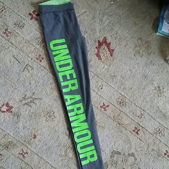 EUC Under armour yogas medium