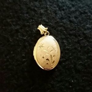 12kt. Gold locket