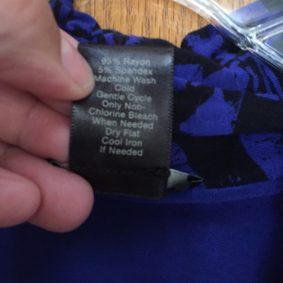 Ann Taylor sleeveless ruched top - Picture 3 of 4