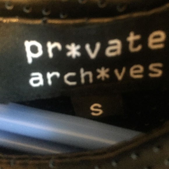 Faux leather perforated top-private archives - Picture 3 of 4