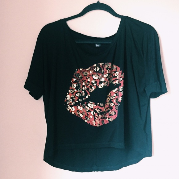 Kiss face Forever 21 Top