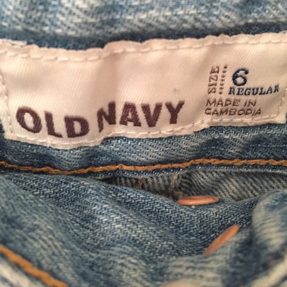 Old Navy Light Wash Denim Shorts - Picture 2 of 3
