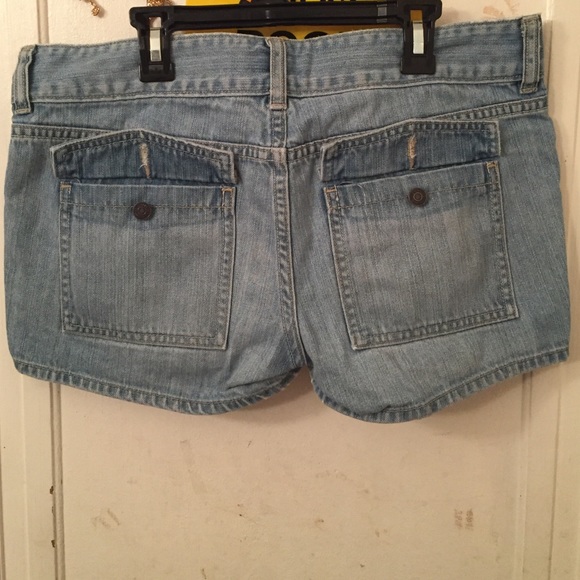 Old Navy Light Wash Denim Shorts - Picture 3 of 3