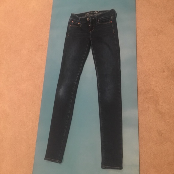 American Eagle dark washed skinny jeans
