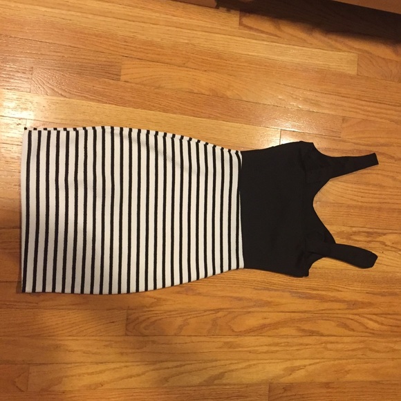 Tight fitted dress - Picture 4 of 4