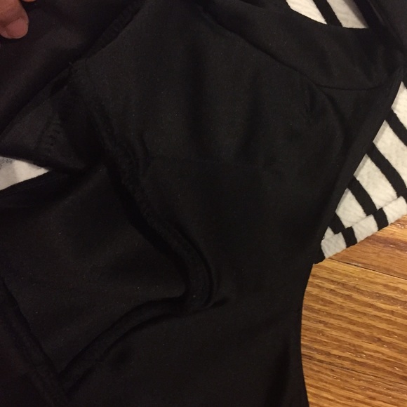 Tight fitted dress - Picture 3 of 4