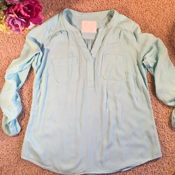 🎉🎉Light blue polka dot shirt