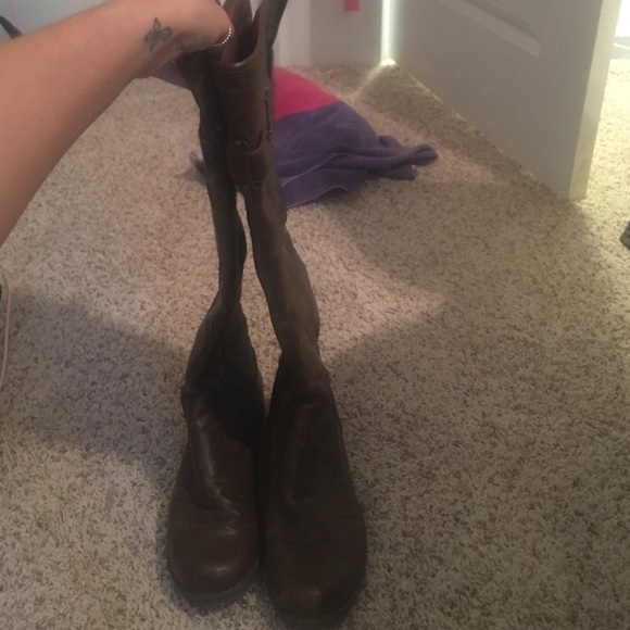 Women's boots size 9. Dark brown