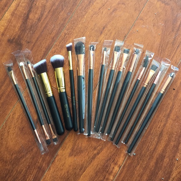 16 Piece Pro Makeup Brush Set