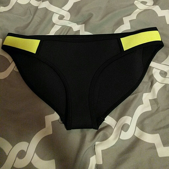 💫Final Price💫 Triangl Swim PoppyCola Pop Bottoms