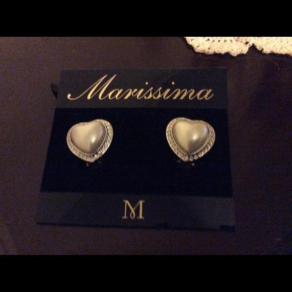 CLIP-ON EARRINGS.   NEW