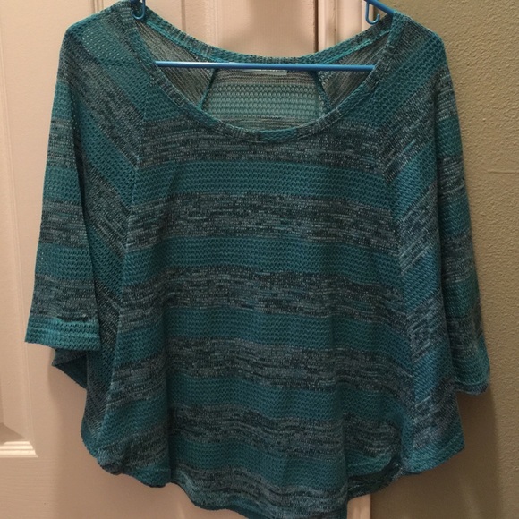 *5/$25* Maurice's flared arm top