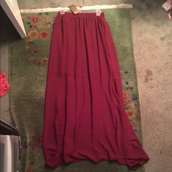 Maroon maxi skirt - fall fashion