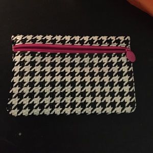 Black&white pattern with pink detail make up bag!