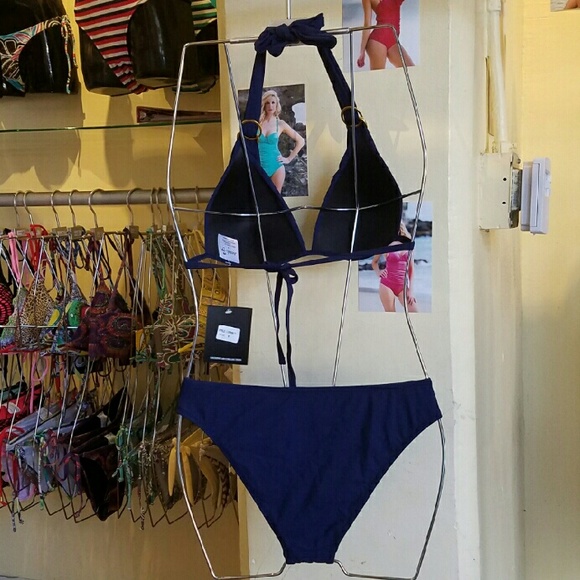 Bikini - Picture 3 of 4