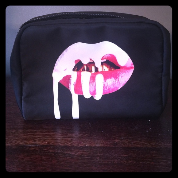 Kylie Jenner make up bag