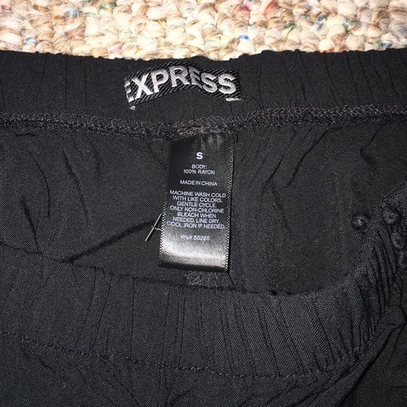 Express Shorts - Picture 3 of 4