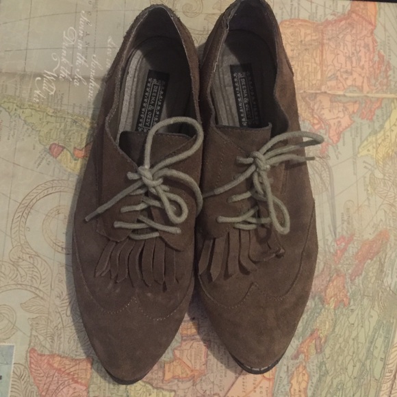 Brown Oxford like shoes from Urban Outfitters