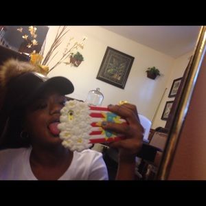 Meet your Posher, Mika