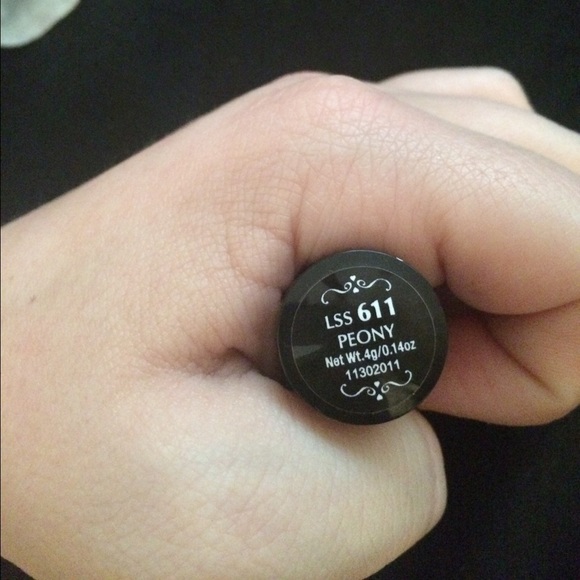 NYX lipstick in peony - Picture 2 of 3