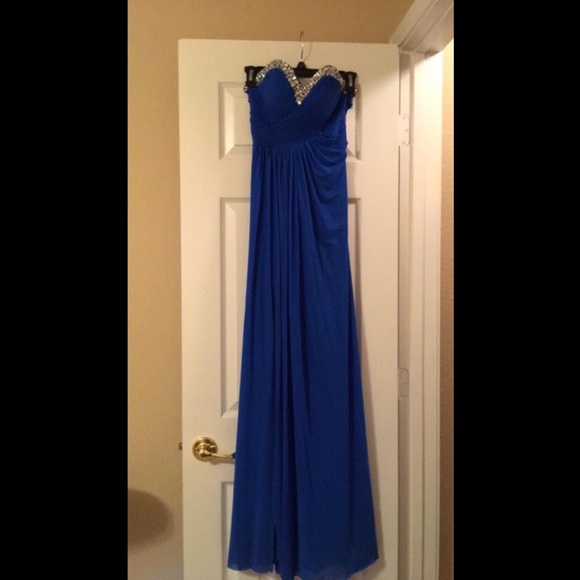 Prom Dress: Sized 1/2 fitted